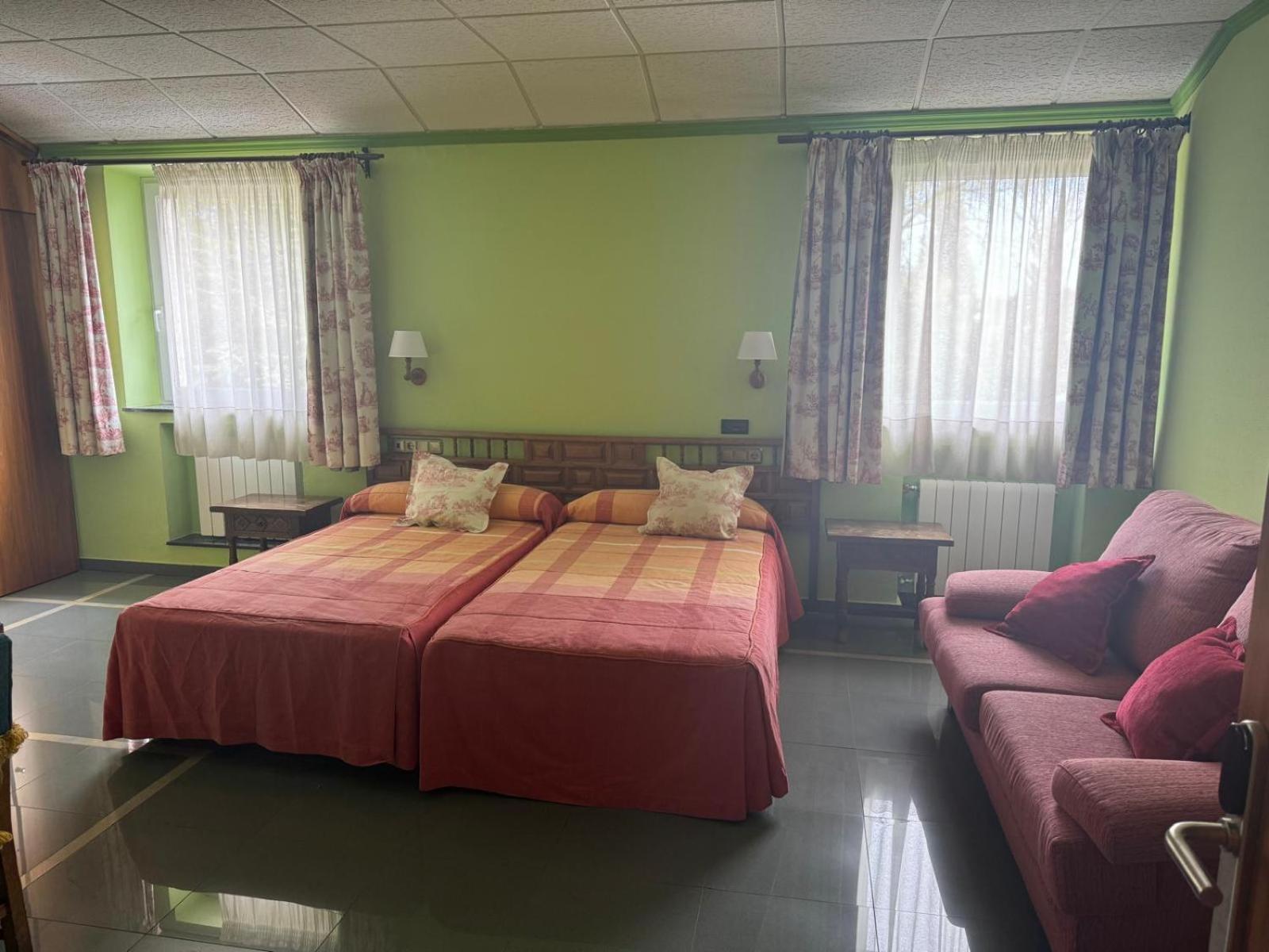 Real Hotel Гуардо Екстериор снимка